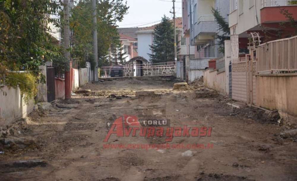 Bahçelievler'de Altyapı Çalışmaları Sürüyor