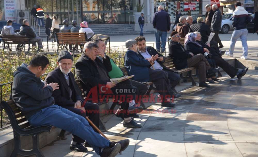 Güneşi Görenler Meydanları Doldurdu