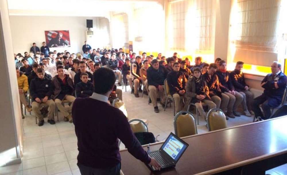 Öğrencilere İş Arama Becerileri Semineri Verildi