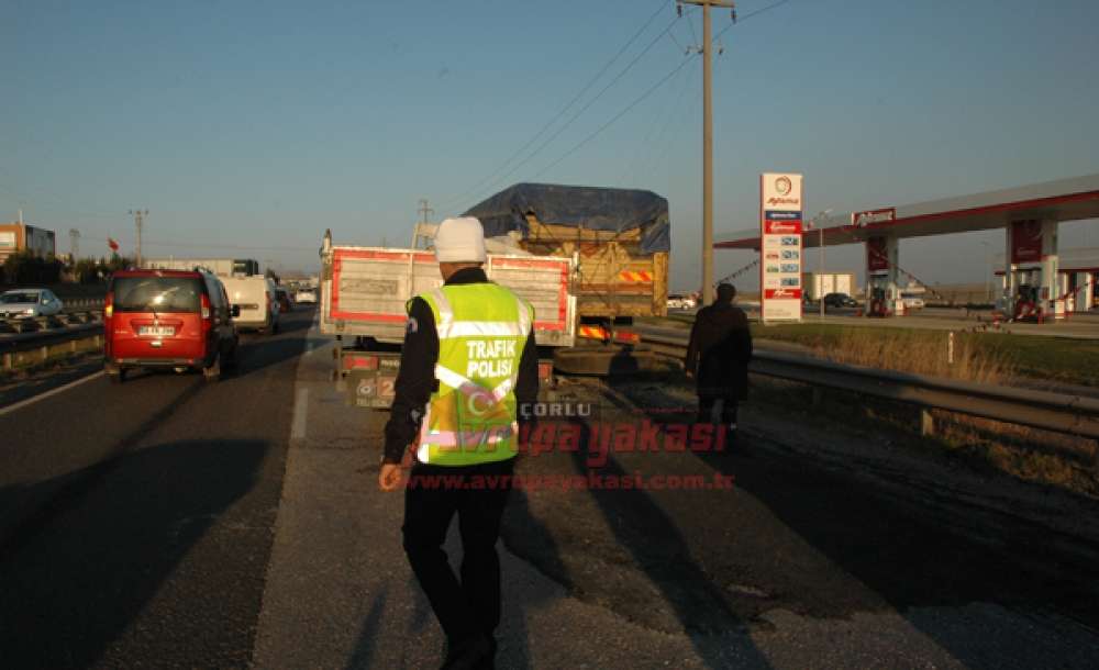 Kamyona Çarpan Kamyonetin Sürücüsü Yaralandı   