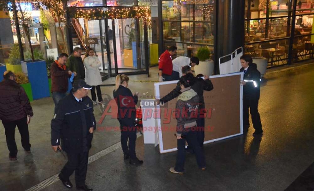 Avm'de İntihar