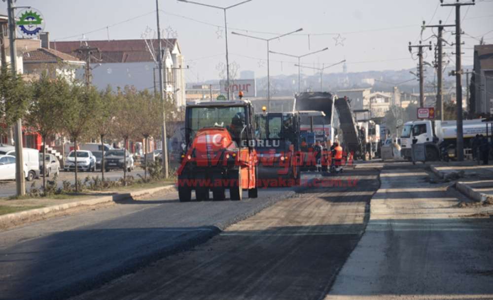 Büyükşehir Belediyesinden Edirne Caddesi'ne Asfalt