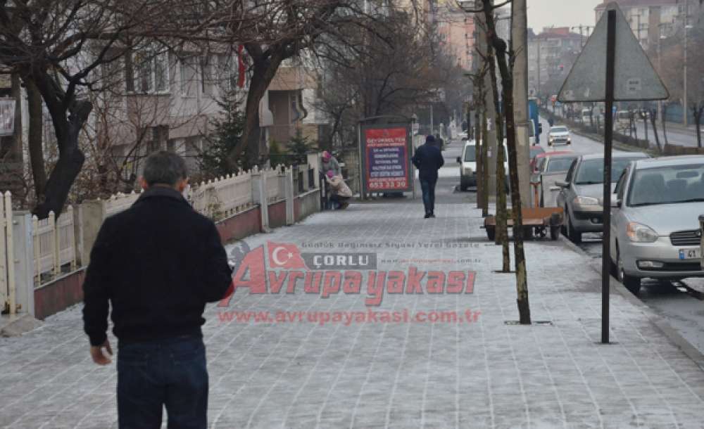 Çorlu'ya Mevsimin İlk Karı Düştü