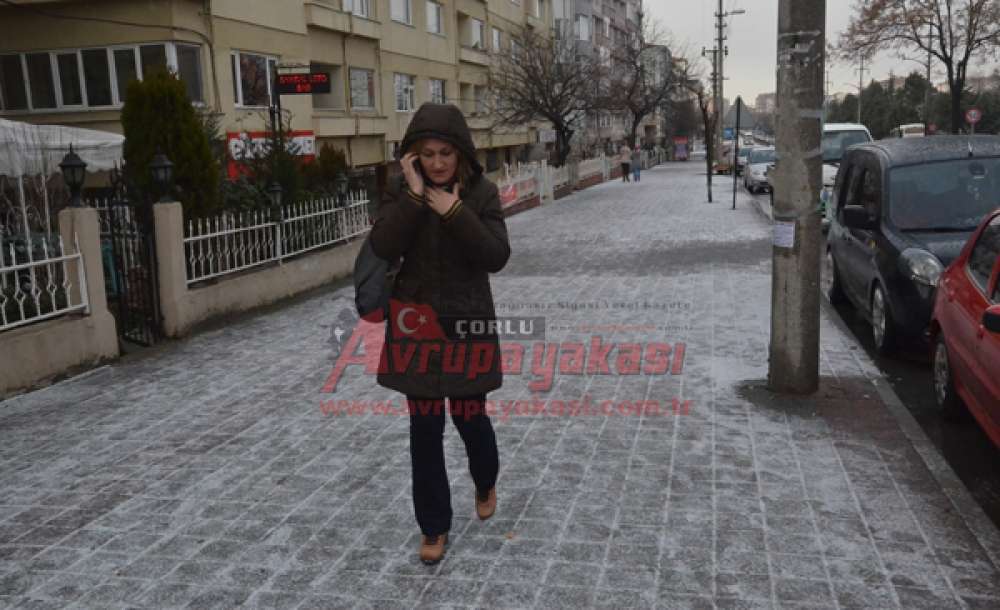 Çorlu'ya Mevsimin İlk Karı Düştü