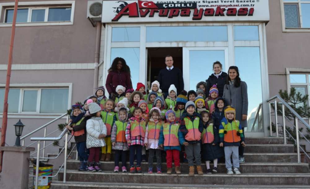 Minik Öğrencilerden Avrupa Yakası Gazetesi`ne Ziyaret
