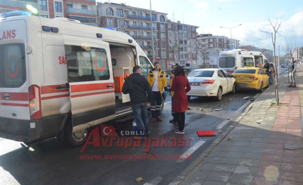Çorlu'da Trafik Kazası; 2 Yaralı