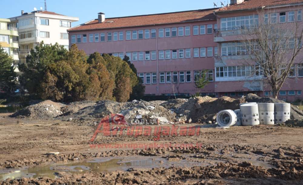 Park Beklerken Hafriyat Deposuna Döndü