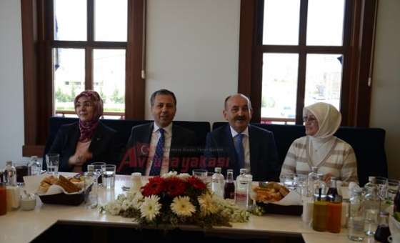Sağlık Bakanı Müezzinoğlu Çorlu'da Özcanlar Köfteyi Açtı