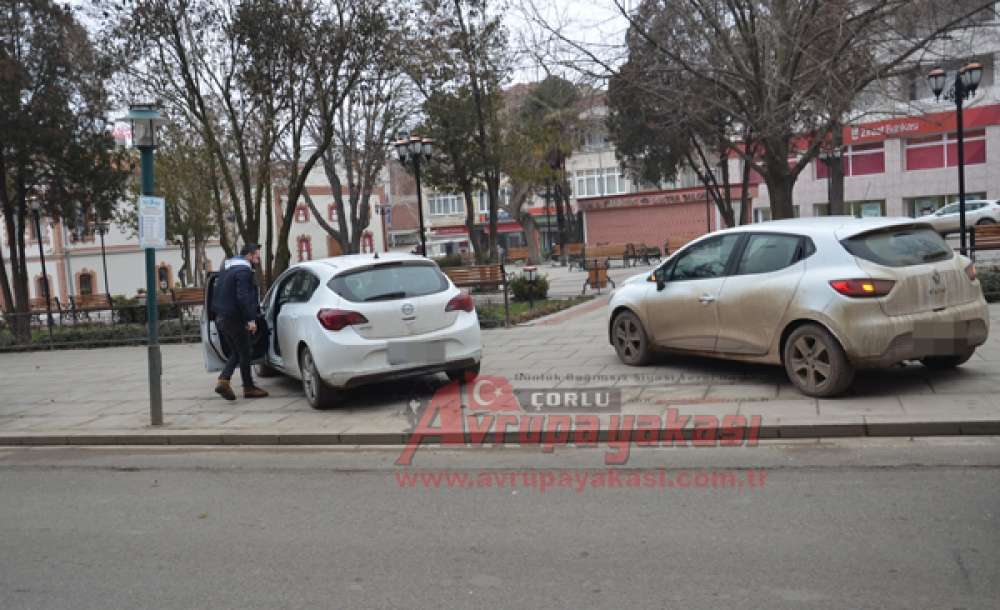 Kaldırımlar Park Yeri Oldu