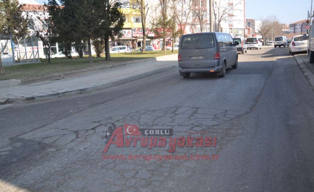 Atılan Asfalt Eridi