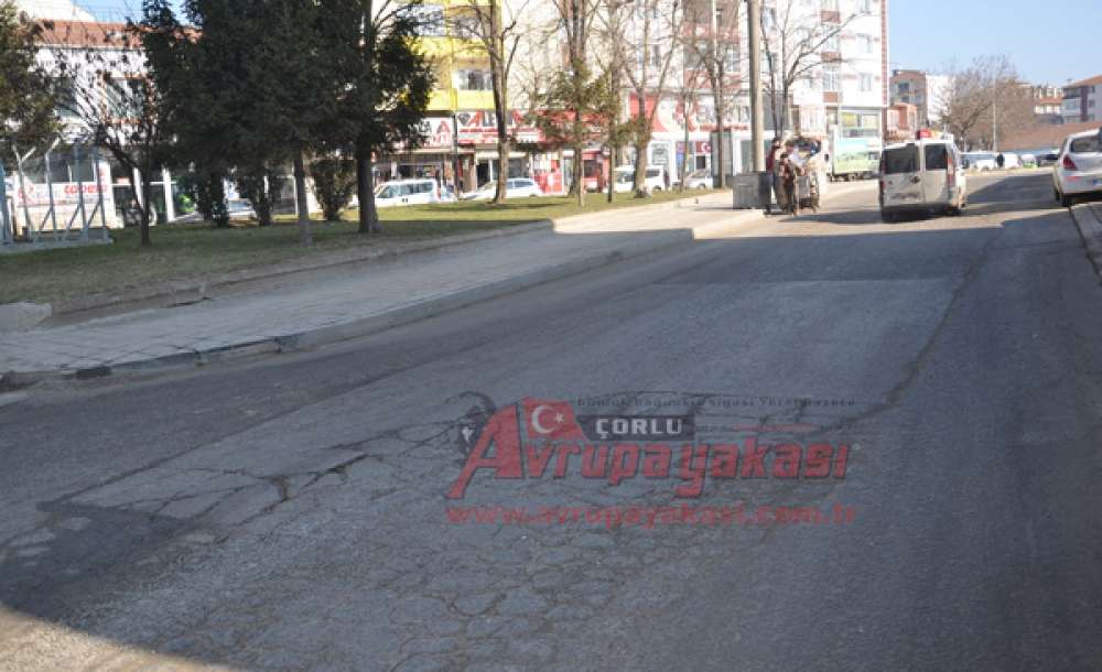 Atılan Asfalt Eridi