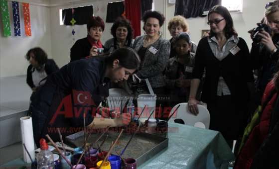 Çorlu Ksd Ve Cezzar Mustafa Ersin Ortaokulu`ndan Konuk Öğrencilere Ebru Etkinliği