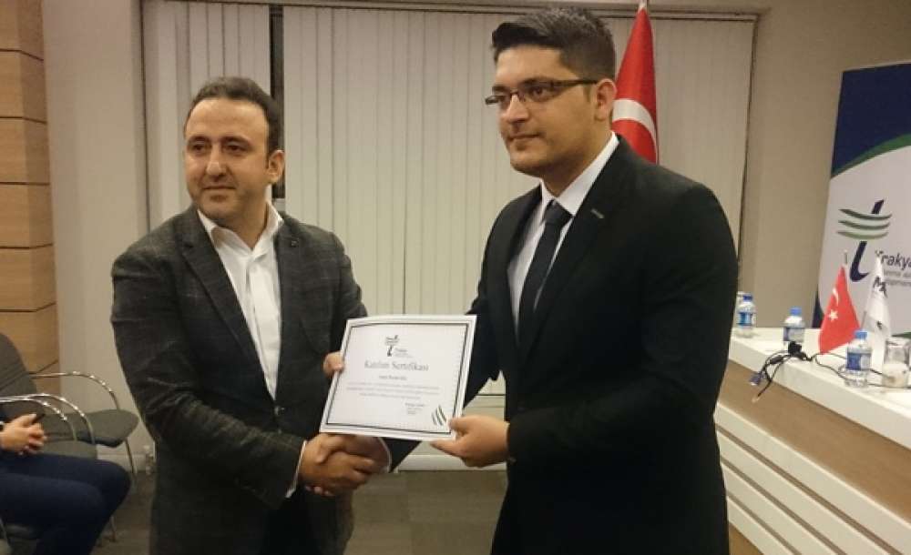Proje Yazma Eğitimini Tamamlayanlara Sertifika Verildi
