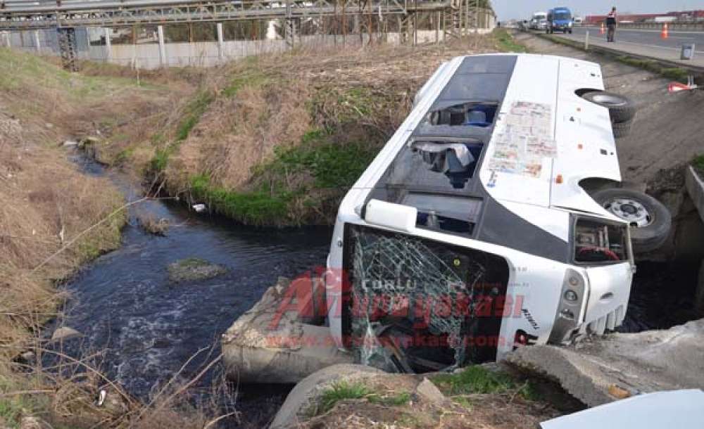 İşçi Servisi Dereye Uçtu 13 Yaralı