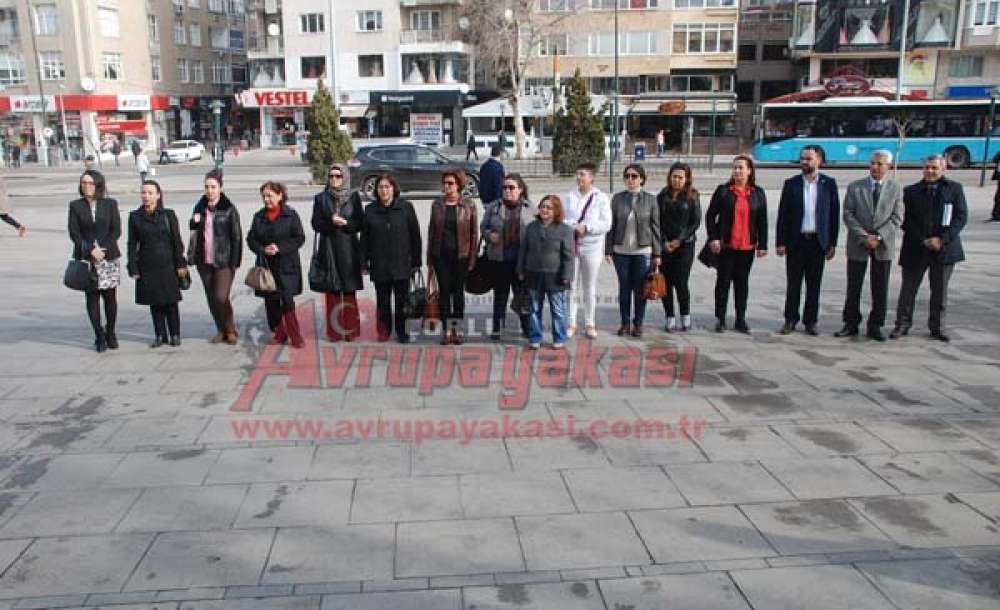 Çorlulu Kadın Muhasebecilerden Atatürk Anıtına Çelenk