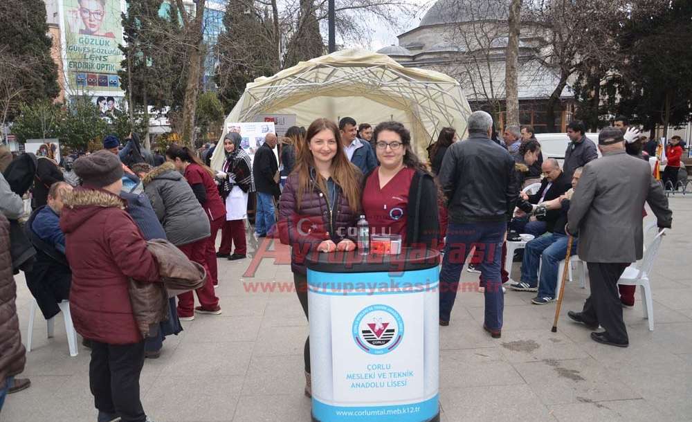 Öğrencilerden Yaşlılara Şeker Ve Tansiyon Ölçümü