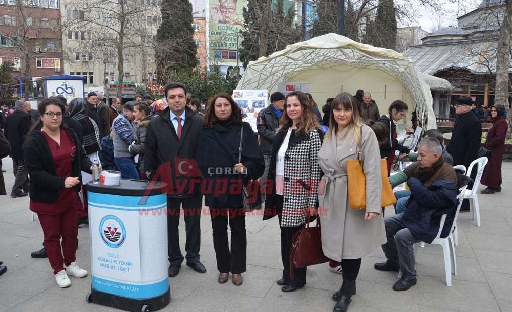 Öğrencilerden Yaşlılara Şeker Ve Tansiyon Ölçümü
