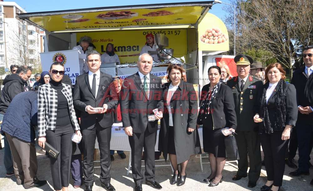 Kızılay Ve Muhtarlar Derneğinden Pilav, Ayran Ve Helva İkramı