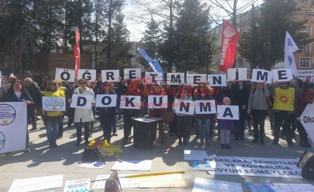 Eğitim Sen Üyesi Öğretmenlerden Basın Açıklaması