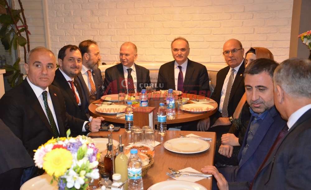 Bakan Faruk Özlü'den Çorlu Sinoplular Derneği'ne Ziyaret