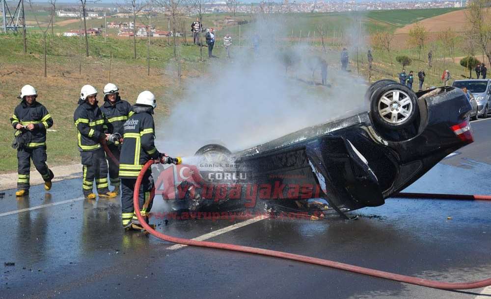4 Araç Bir Birine Girdi Araçlardan Biri Yandı