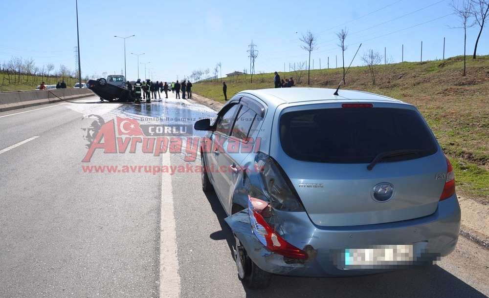 4 Araç Bir Birine Girdi Araçlardan Biri Yandı