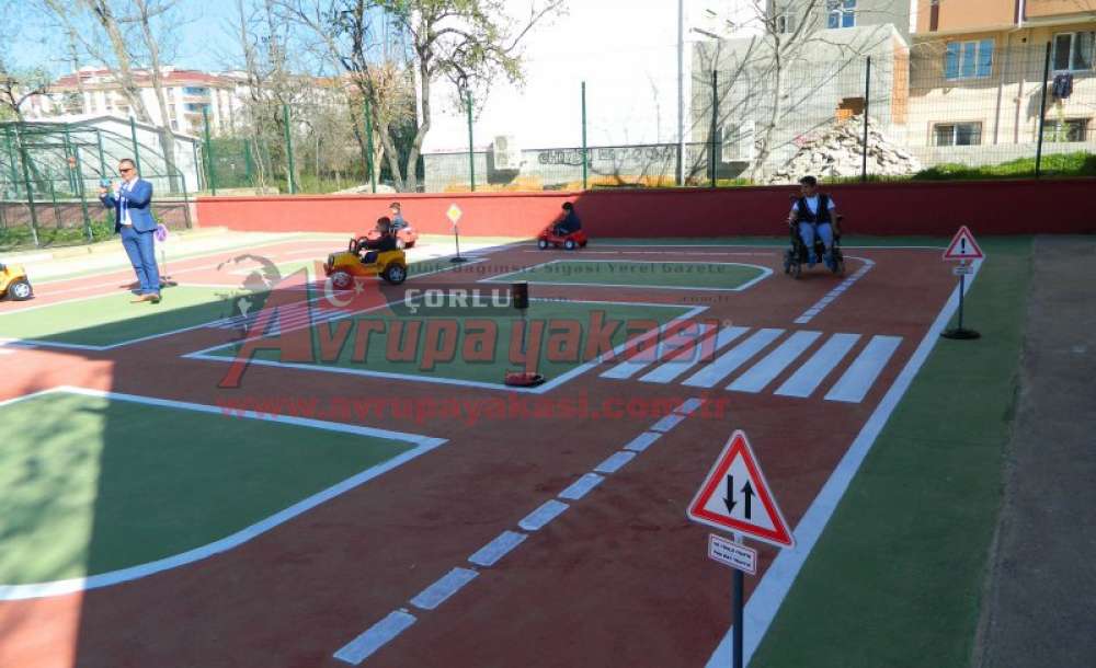 Çorlu'da Öğrencilere Trafik Eğitimi