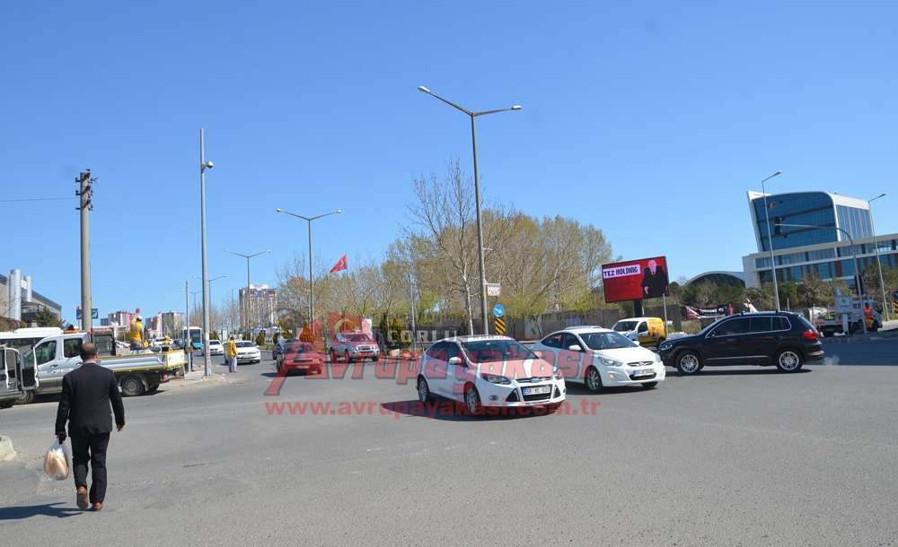 Bu Kavşakta Işıklanıyor!