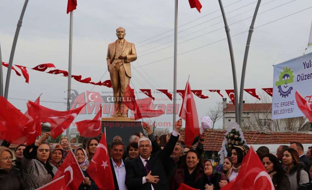 Yulaflı Mahallesi'ne Atatürk Meydanı Ve Atatürk Heykeli