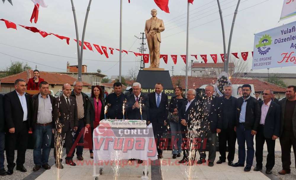 Yulaflı Mahallesi'ne Atatürk Meydanı Ve Atatürk Heykeli