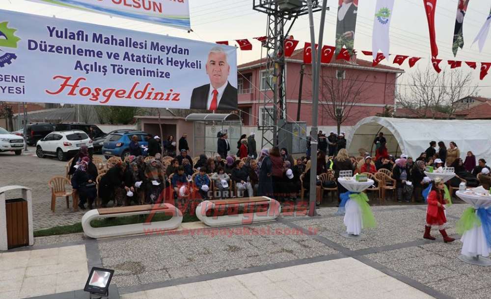 Yulaflı Mahallesi'ne Atatürk Meydanı Ve Atatürk Heykeli