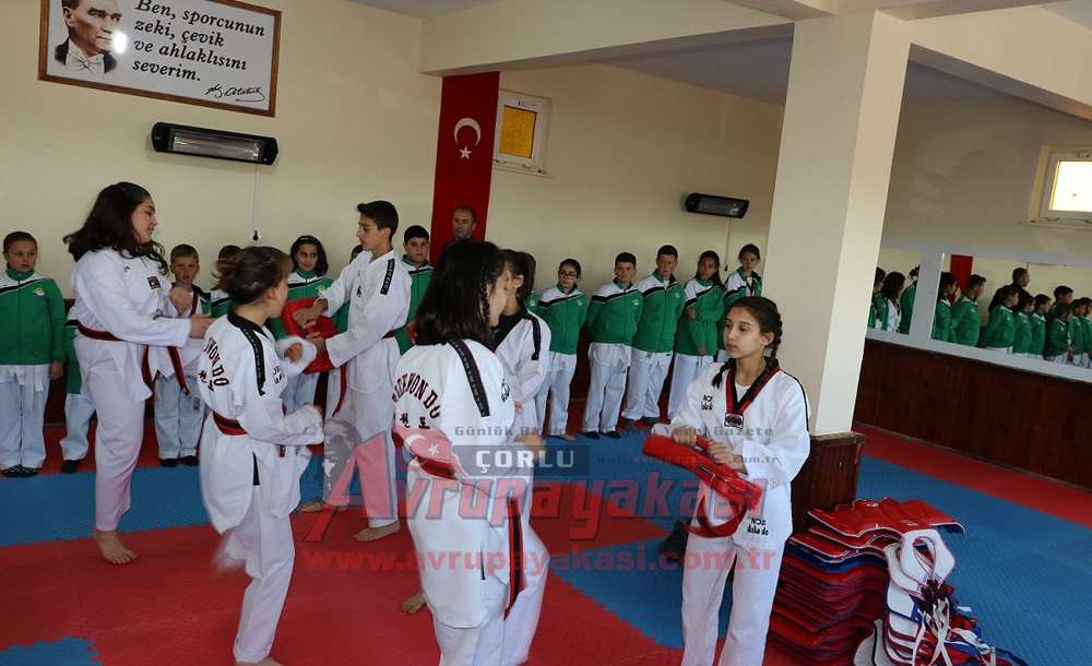 Bakırça Mahallesi Spor Salonu Açıldı