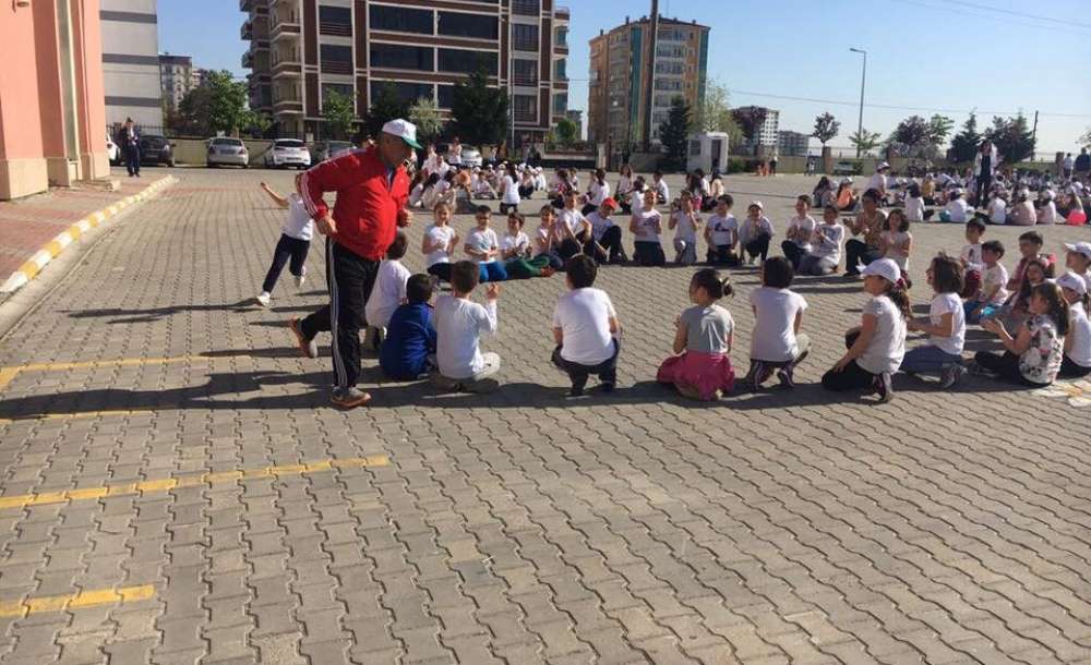 Kaymakam Kılıç Öğrencilerle Spor Yaptı