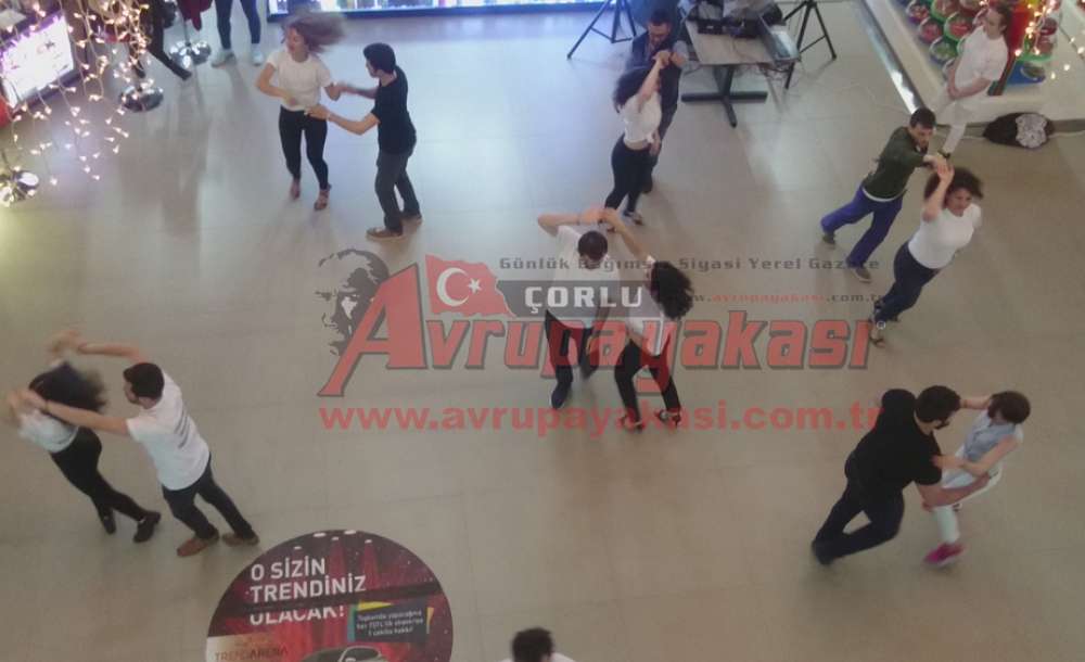 Sağlıkçıya Şiddete Dans Ederek Hayır Dediler
