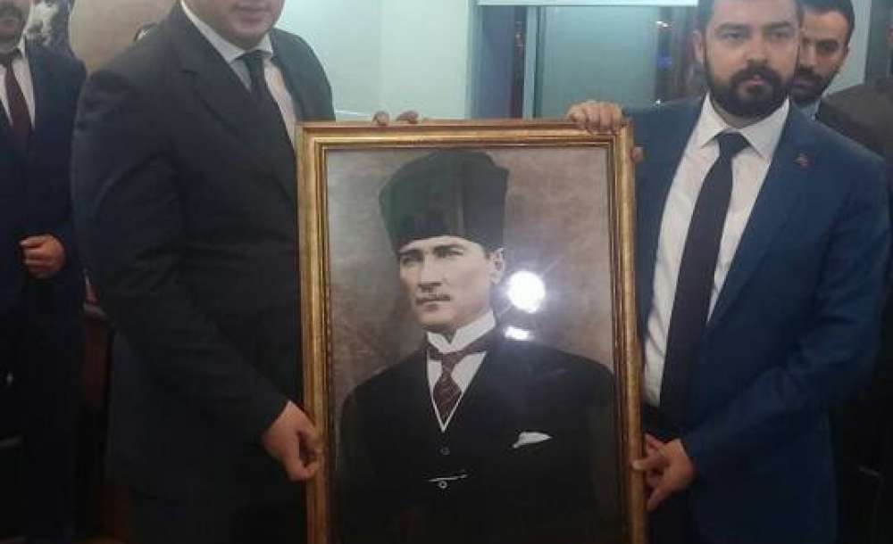 Ülkü Ocaklarından Mhp'nin Yeni Yönetimine Ziyaret