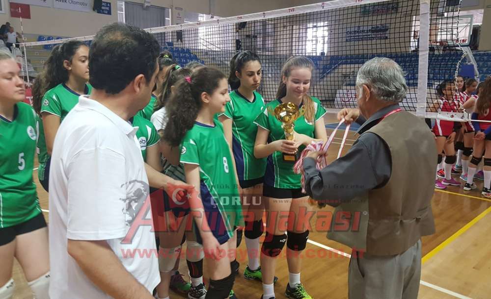 Çorlu'nun Voleybolcuları Marmara Şampiyonu