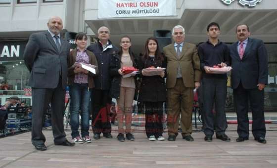 Yarışma Müftülükten Hediyeler Belediyeden