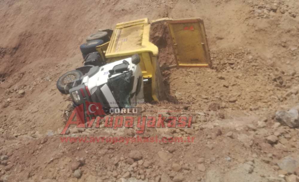 Devrilen Kamyonun Sürücüsü Öldü