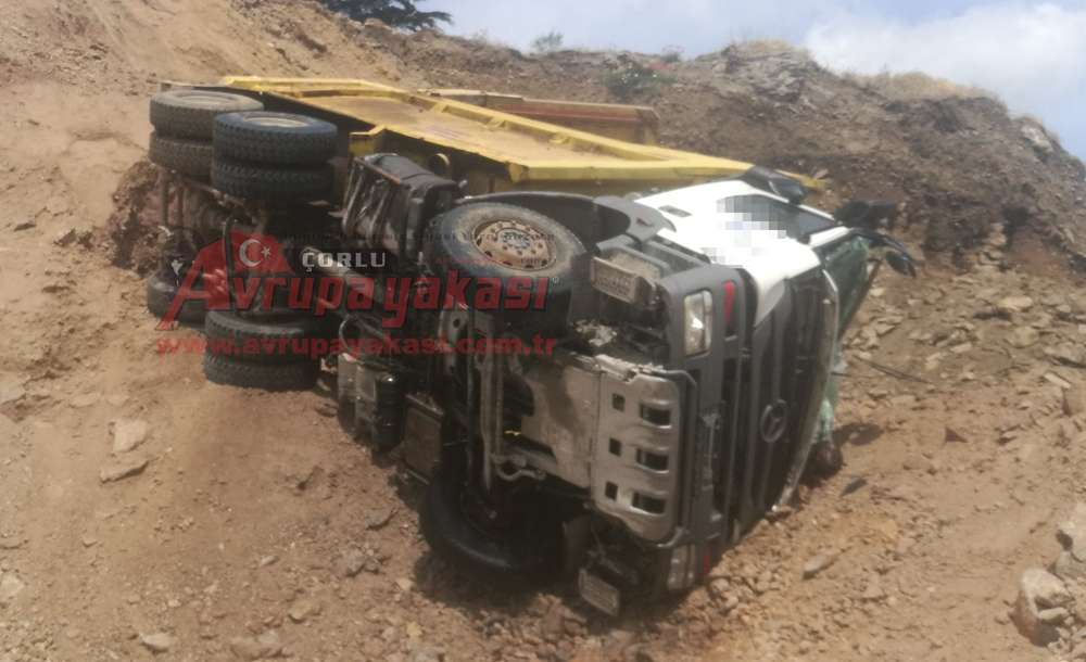 Devrilen Kamyonun Sürücüsü Öldü