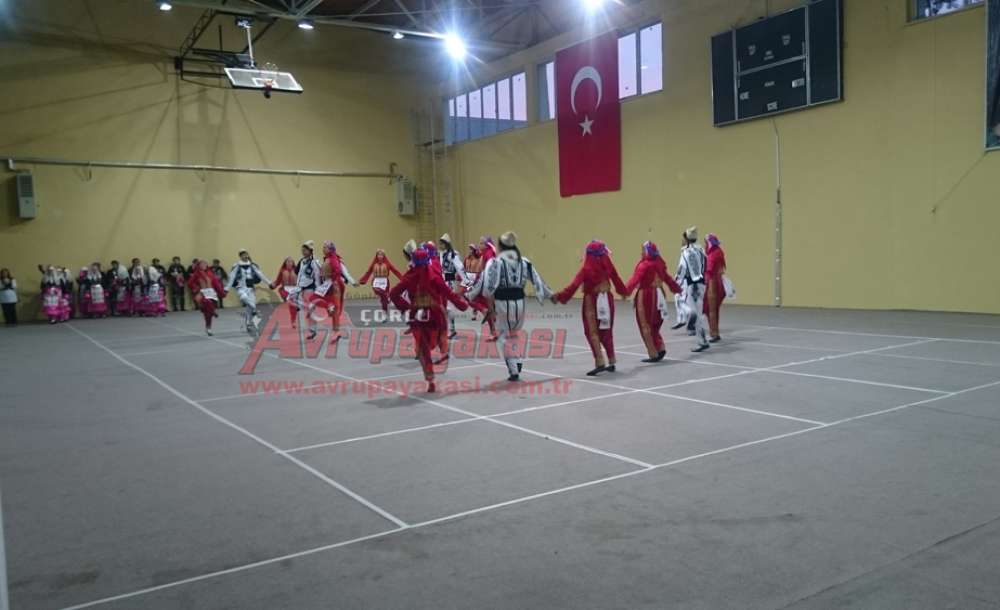 Halk Eğitimi Merkezinden Halk Oyunları Şöleni
