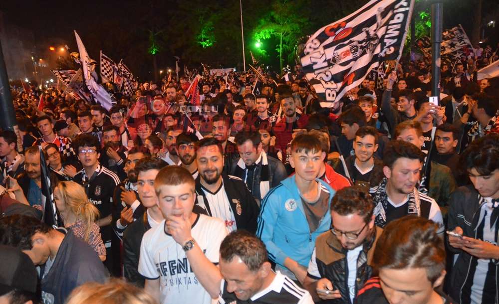 Çorlu'daki Beşiktaşlılardan Şampiyonluk Kutlaması