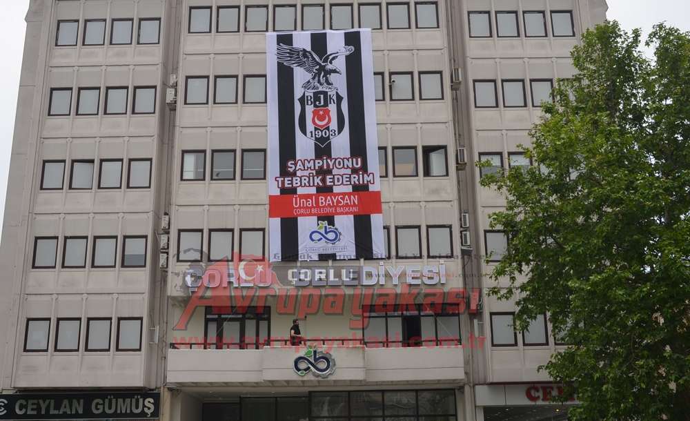 Fenerbahçeli Başkandan Şampiyona Dev Bayraklı Kutlama