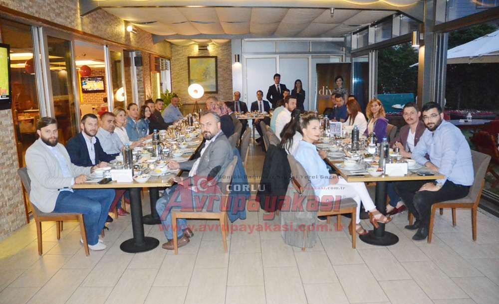 Divan Otel'den Gazetecilere İftar
