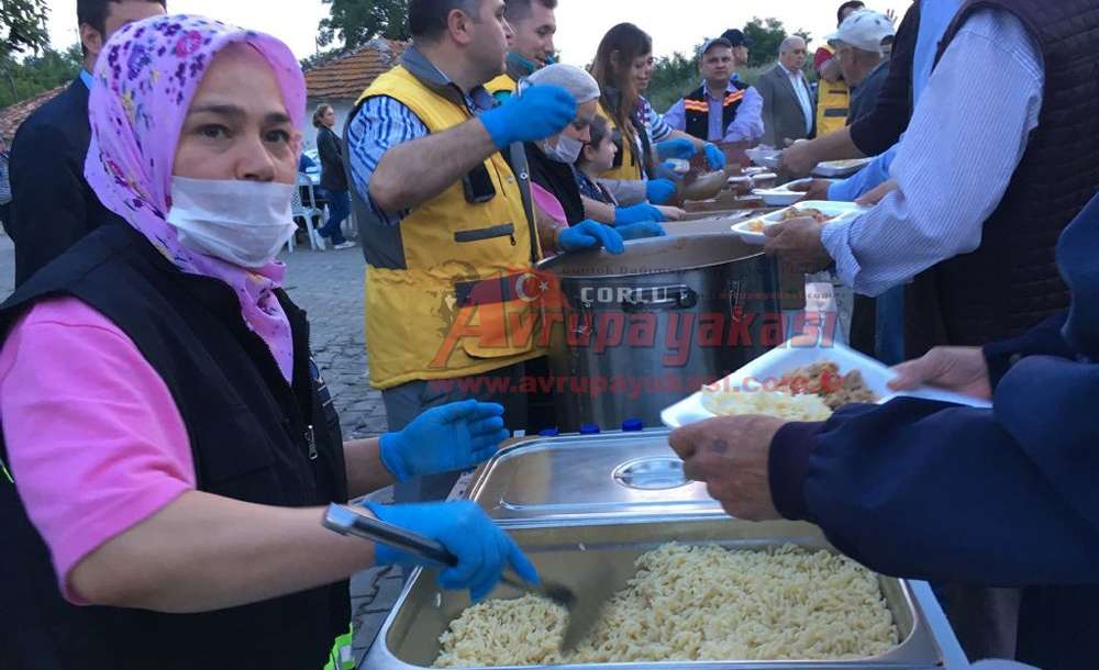 Çorlu Belediyesi'nin Mahalle İftarları Devam Ediyor