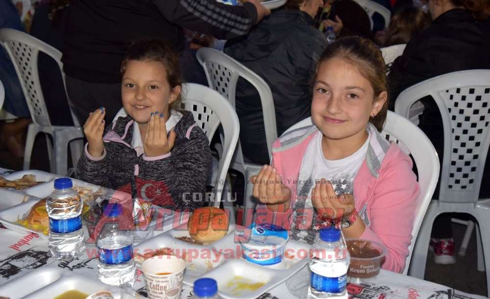 Çorlu Belediyesi'nin Mahalle İftarları Devam Ediyor