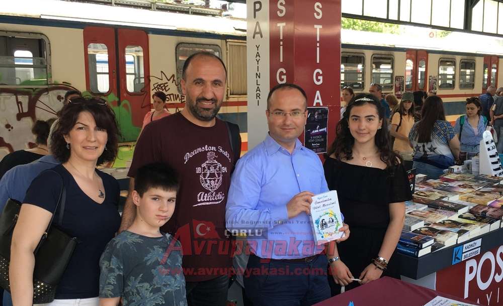 Çorlulu Yazar Kadıköy Kitap Günlerine Katıldı