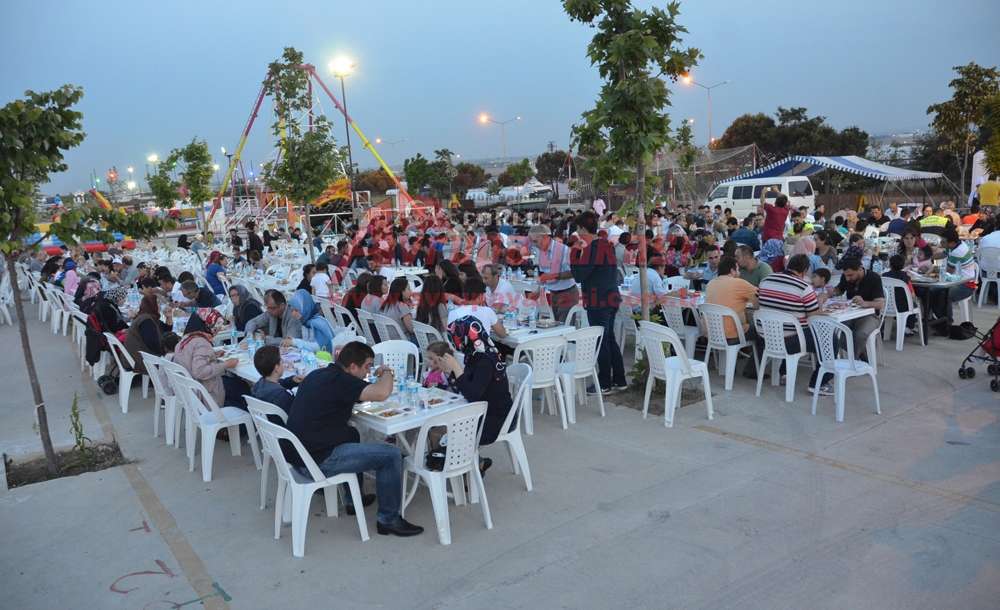 Kermeste İftar Yemekleri Ve Eğlenceler Sürüyor