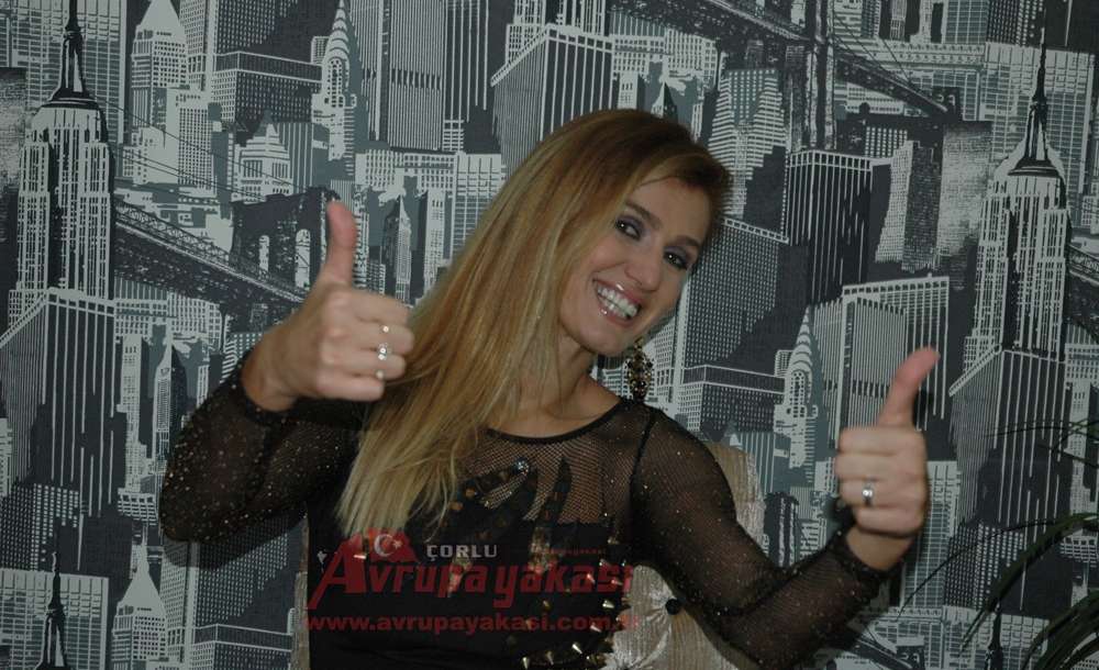 Tuğba Özay Çorlu'da Konser Verecek