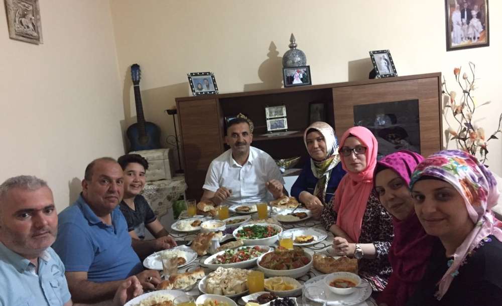 Ak Parti İftarda Gönül Sofraları Kuruyor