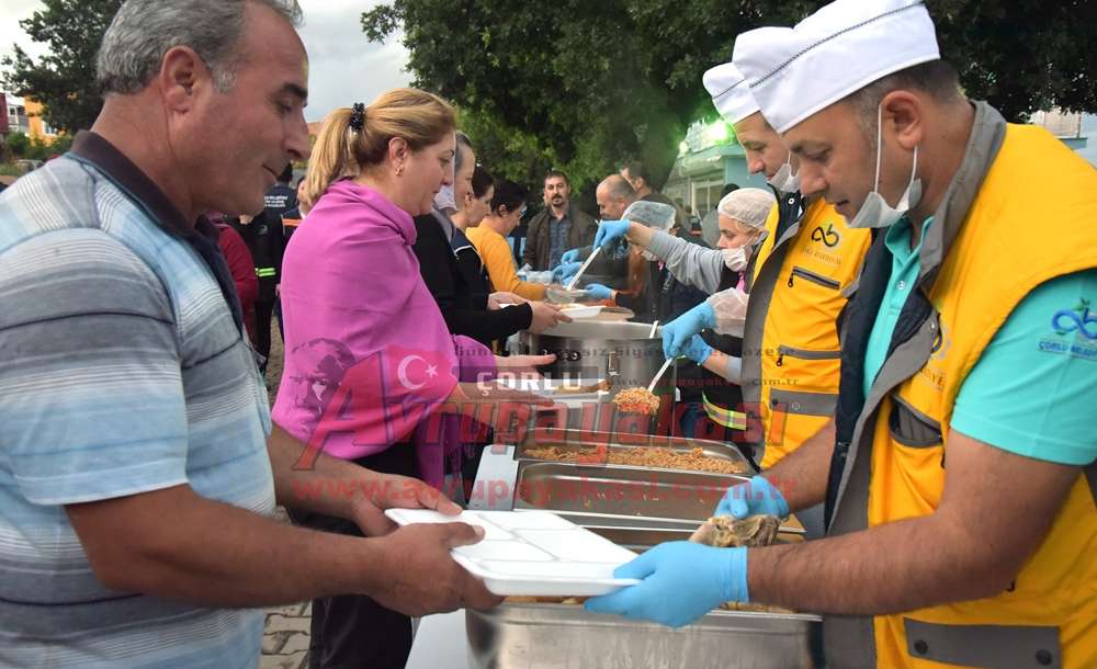 Çorlu Belediyesi'nden İftar Yemekleri